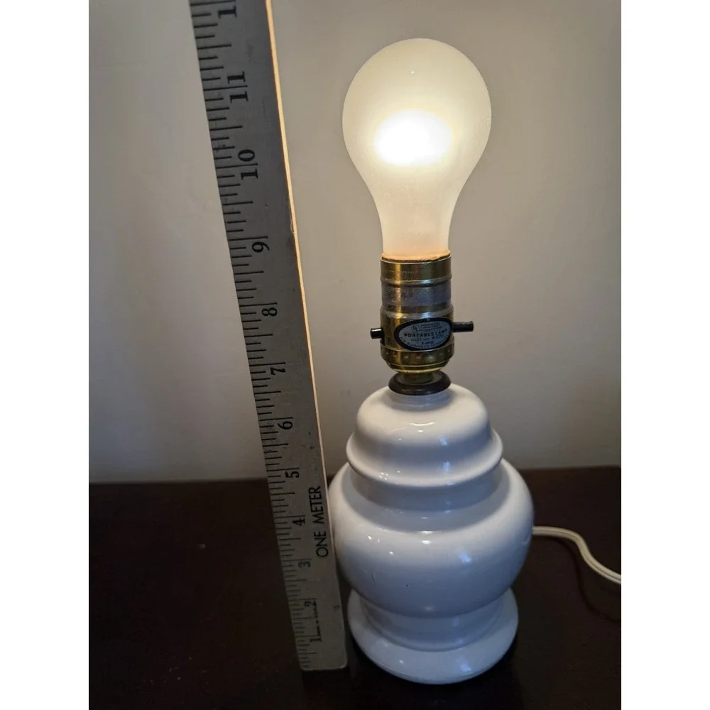 VTG Ceramic Table Lamp Off-White Small 11